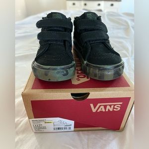 Sk8-Mid Reissue vans size 4c in camo black/military olive